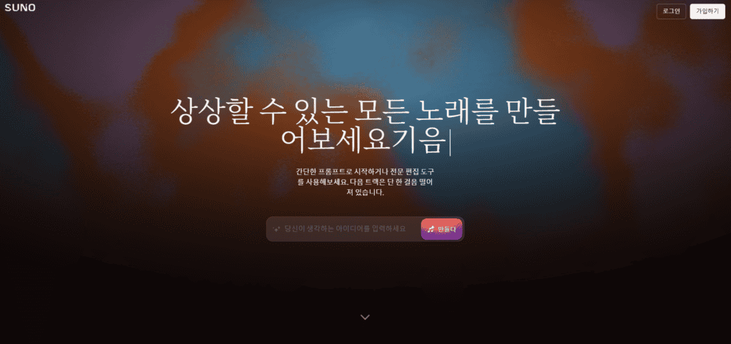 바닷가 산책로에서 스마트폰을 사용하는 사람, 자연과 연결된 순간을 포착.