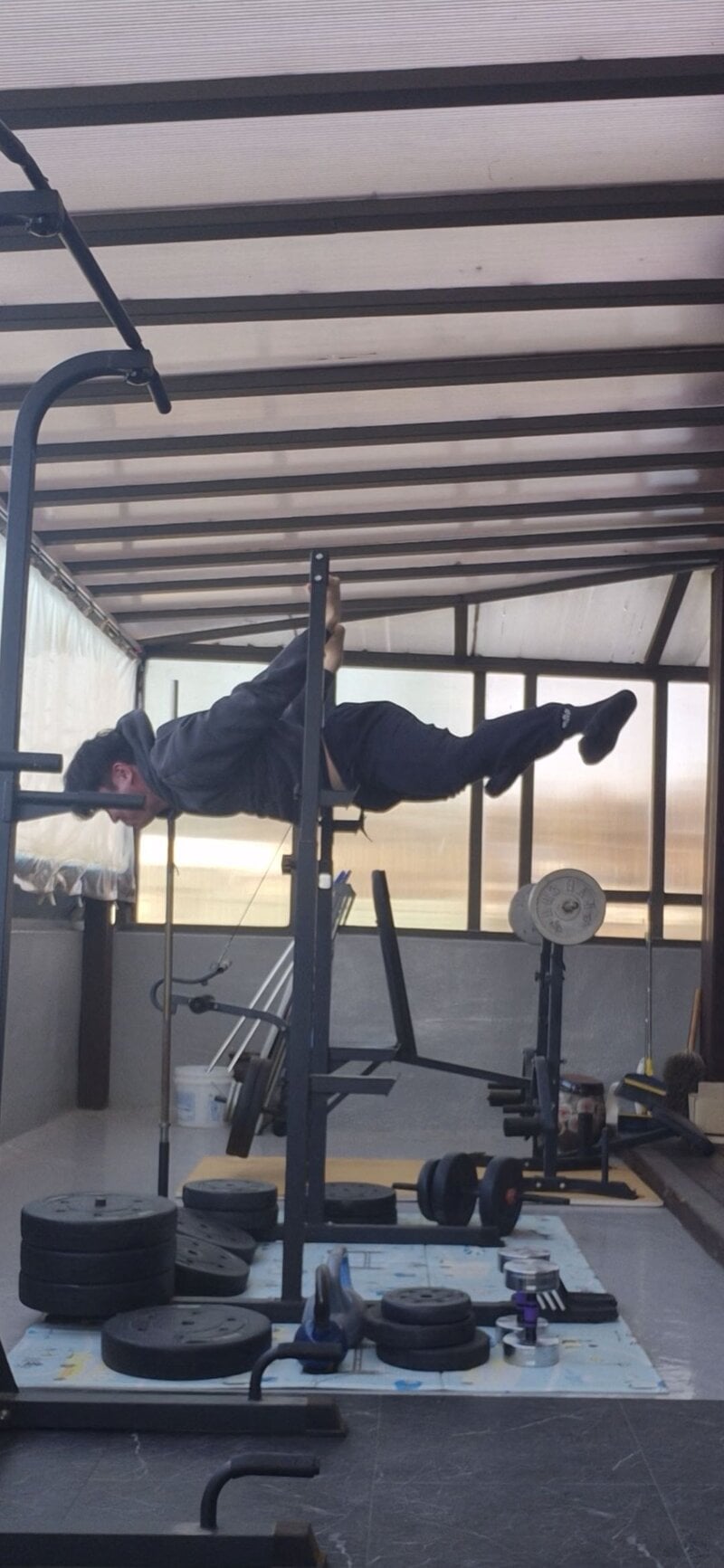 Back Lever Straddle Sesudah (Posisi yang sepenuhnya lurus)