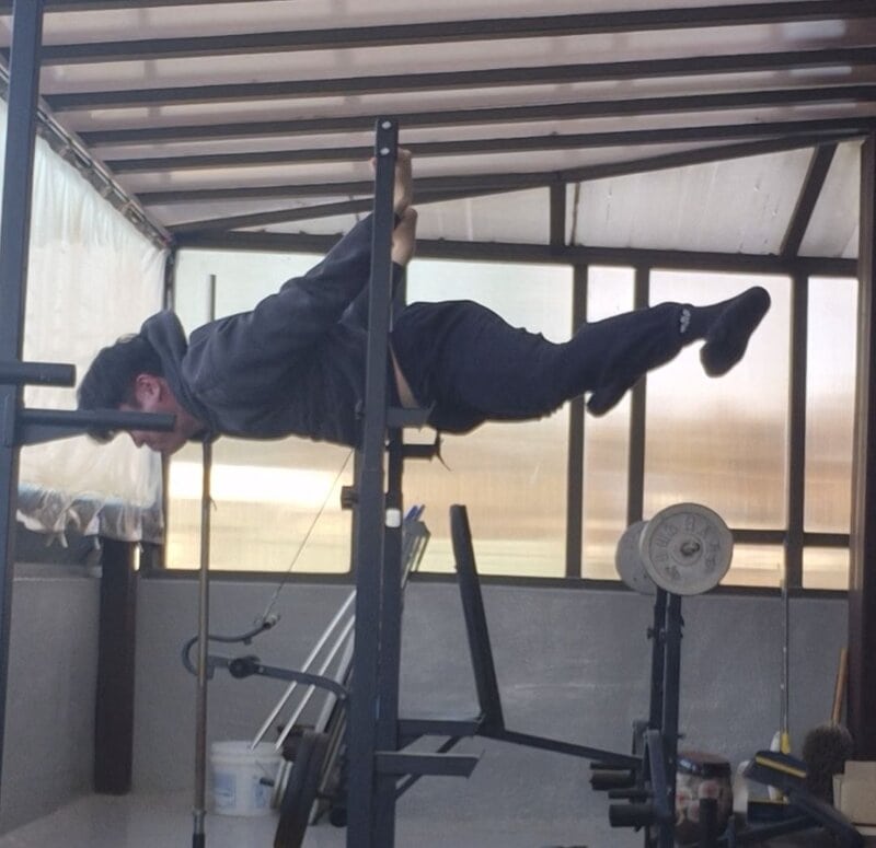 Foto saya, Seojun, saat melakukan Back Lever Straddle.