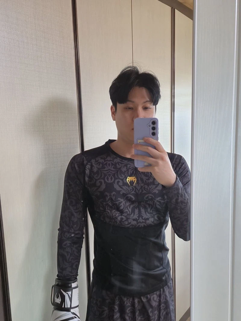 ソジュンのVenumフルセット正面写真である。