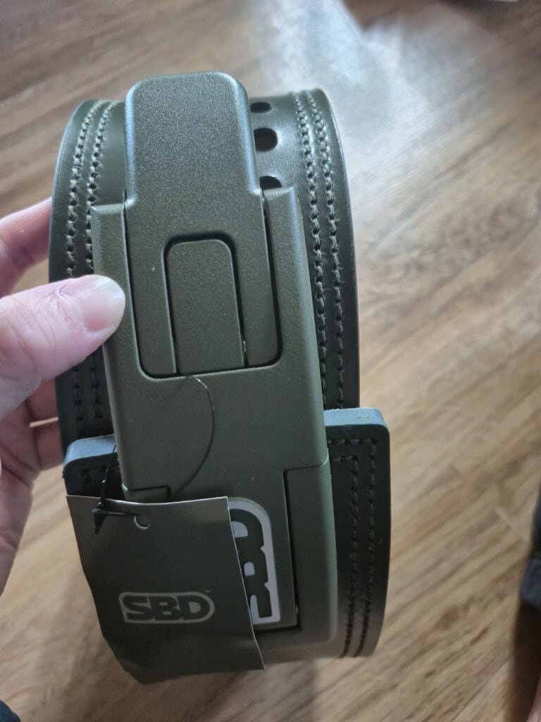 SBDベルトの着用イメージ写真。